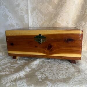 Vintage Olympia WA Cedar Keepsake Box Footed Wood Trinket Chest USA